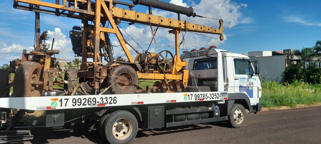 Máquina transportada pelo Guincho Alternativo