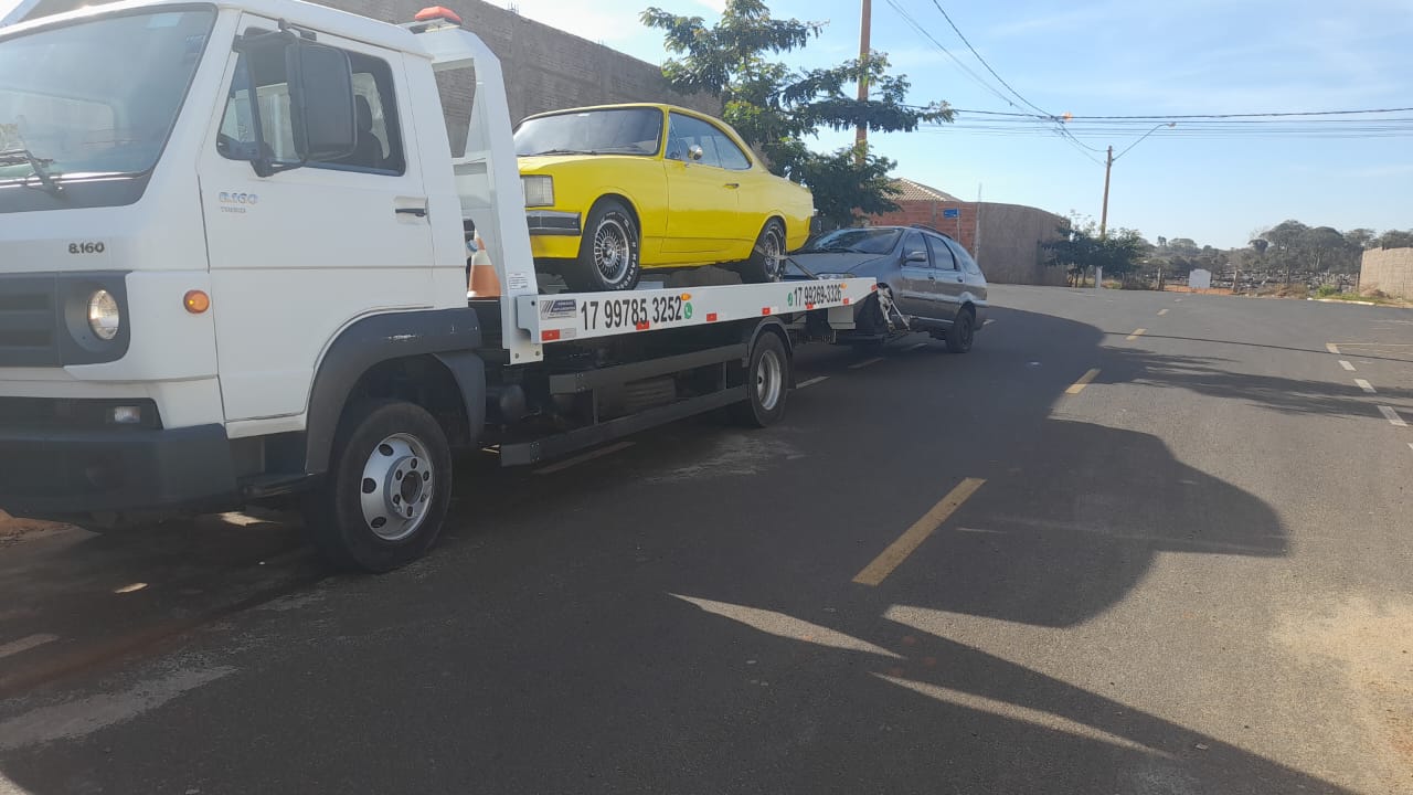 Carro clássico transportado em São José do Rio Preto