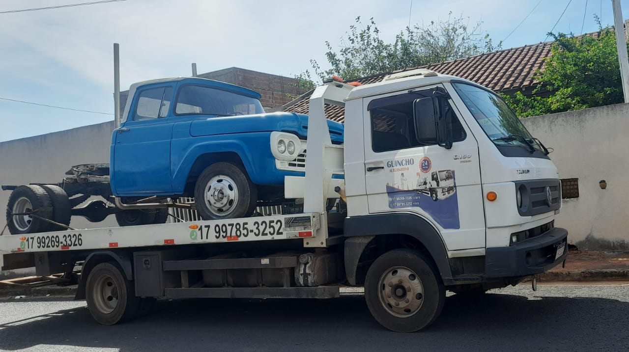 Caminhonete transportada pelo Guincho Alternativo